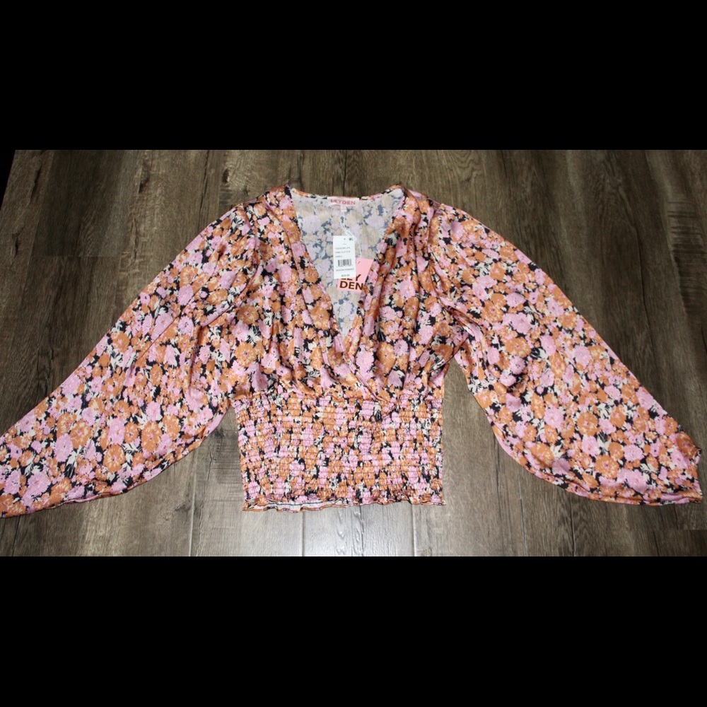 NWT Leyden top, size small, scrunches at waist